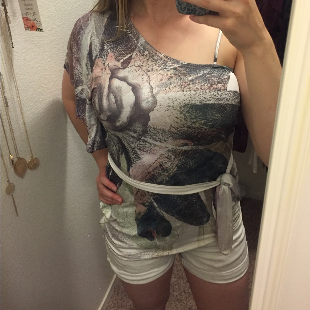 🌺🌺Off Shoulder Tank